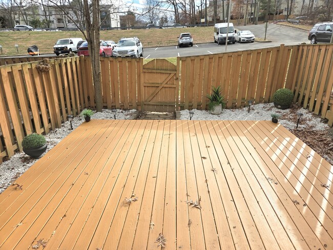 Building Photo - 5407 Leeway Ct