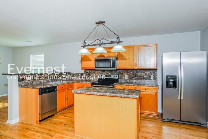 Building Photo - 201 Cloverbrook Dr