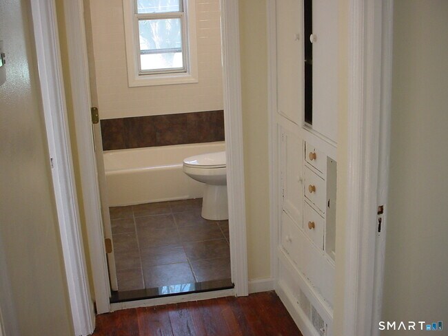 Building Photo - 125 High Ridge Dr
