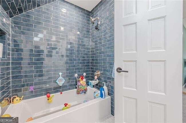 Building Photo - 4562 Columns Dr SE