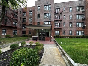 Building Photo - 3 Remsen Rd
