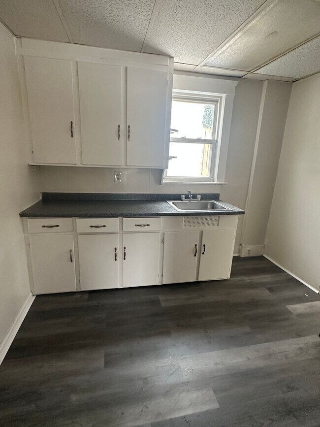 Building Photo - 3bd Single Family Akron Cash Pay