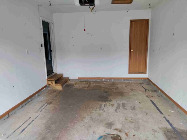 Building Photo - 655 Mosgrove St