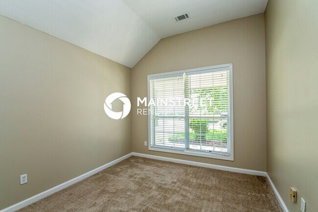Building Photo - 3 Bedroom Pet-Friendly Home in Lithonia, GA with Main Street Renewal