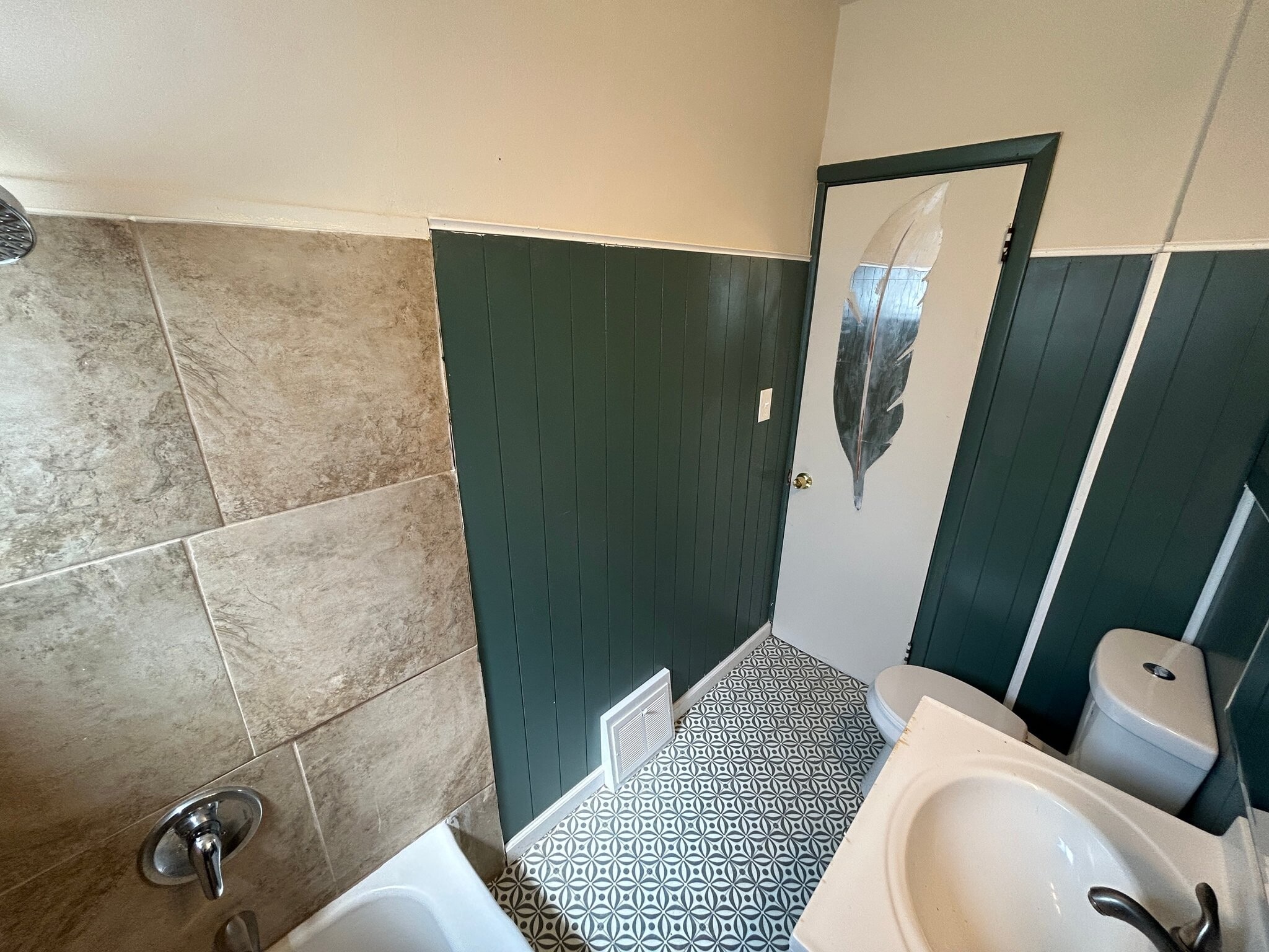 Building Photo - 3430 E 73rd St