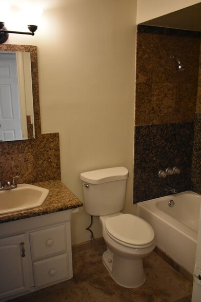 Building Photo - 3645 E 32nd St