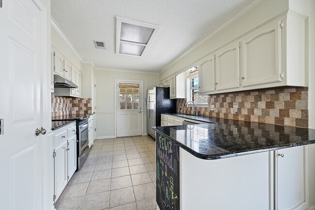 Building Photo - 10716 Misty Vale Ave