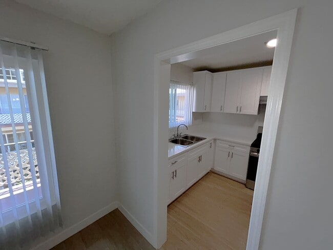 Building Photo - 340 Normandie Ave