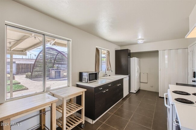 Building Photo - 3213 N 63rd Pl