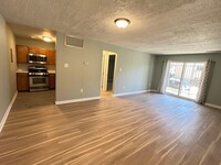 Building Photo - 1 Bedroom, 1 Bath Apt - Recently Renovated