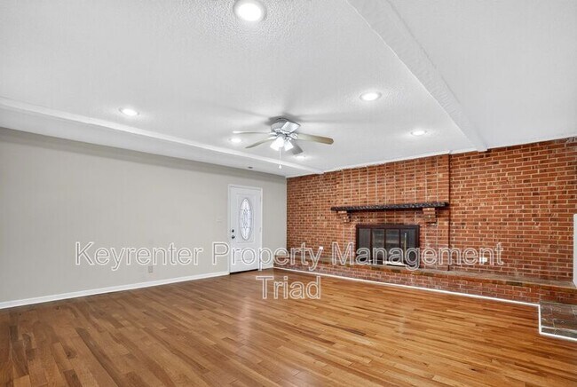 Building Photo - 5108 Lakeshore Ct