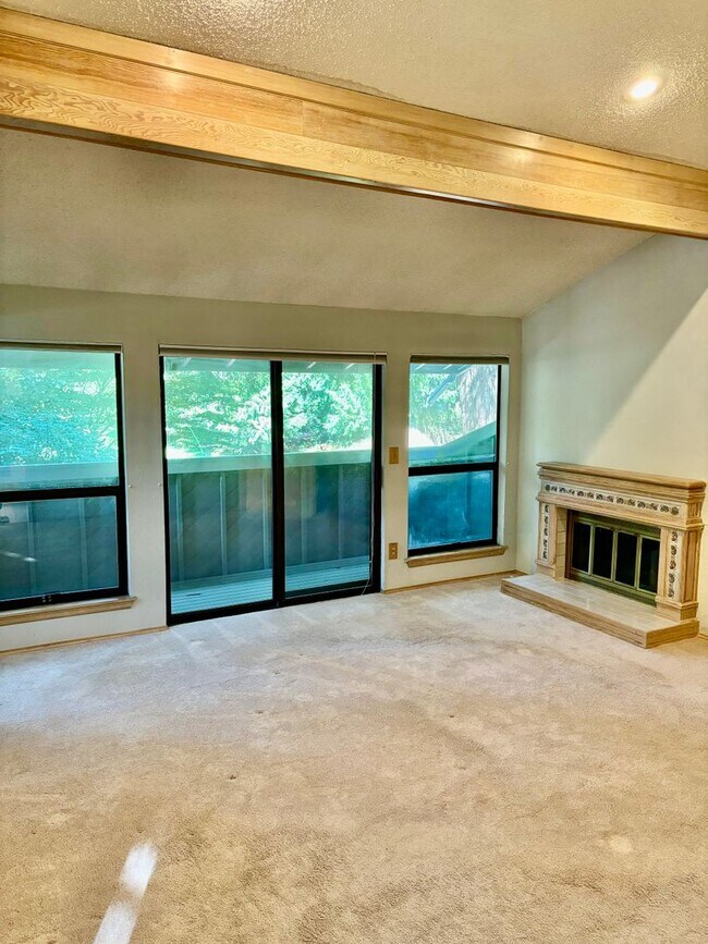 Building Photo - 3 Bed / 3 bath Sahalee single family home ...