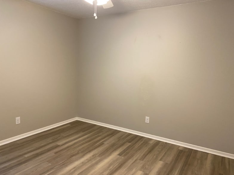 Building Photo - 4903 Sanderson Ln