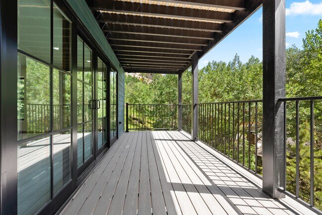 Building Photo - 205 Loop Dr