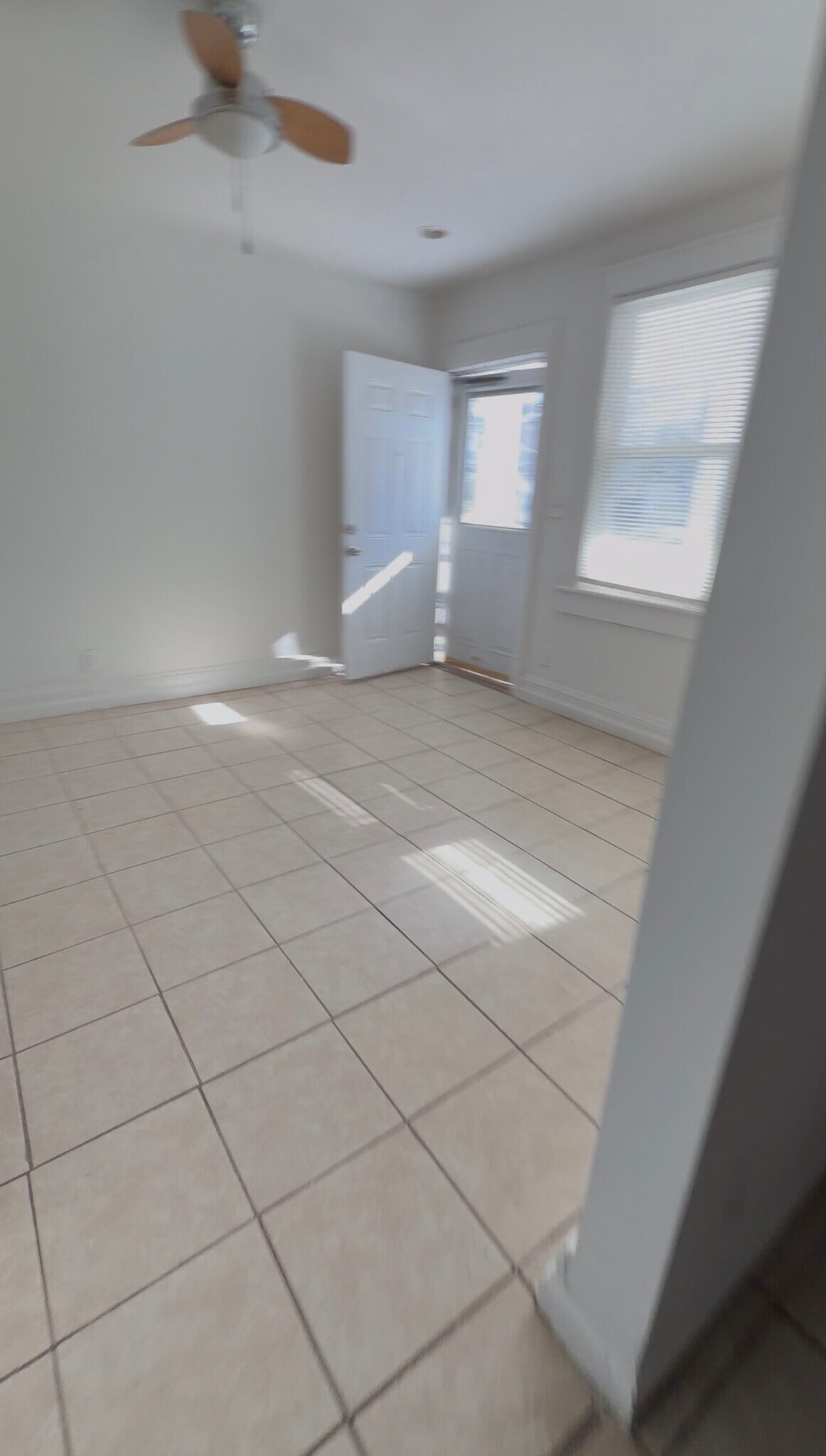 Building Photo - 838 W 41st St