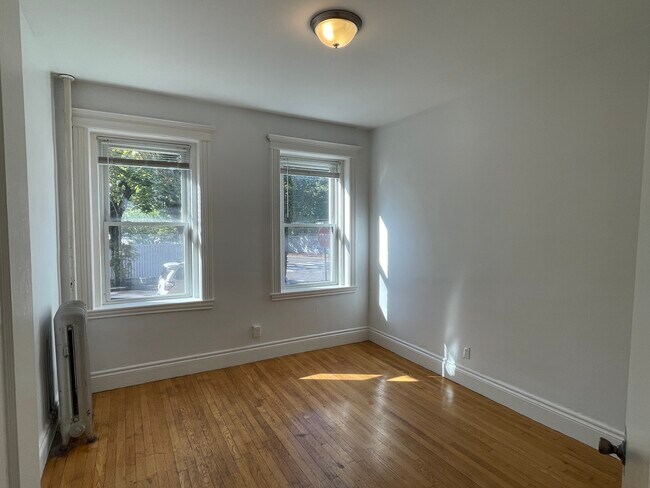 Building Photo - 92 Kirkland St