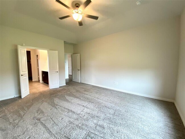 Building Photo - 1800 Canyon Ln