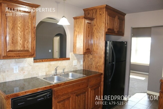 Building Photo - Fall Into Your New Home! 3 Bed, 2 Bath in ...