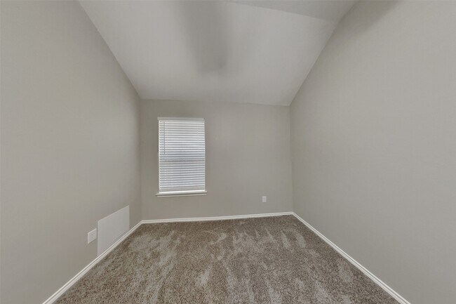 Building Photo - 25810 Palmdale Estate Dr