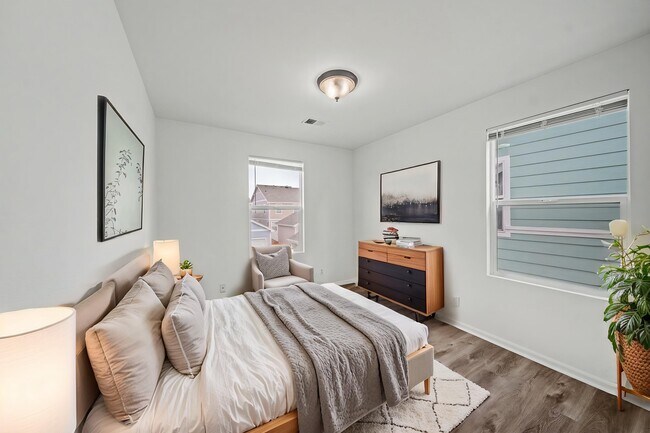 Building Photo - 5772 Ceylon St