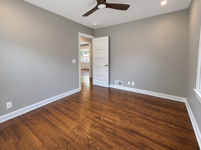 Building Photo - 1106 N 49th Ave