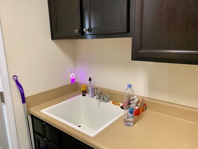 Building Photo - 130 Spring Pine Ln