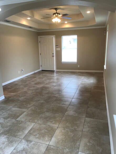 Neutral colors - 3704 Fairmont Ave