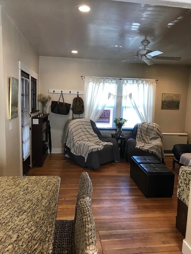 Building Photo - 932 Grandview Ave