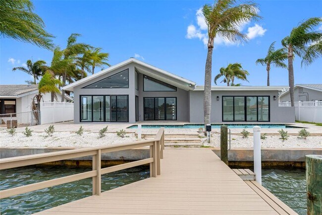 Building Photo - 520 115th Ave