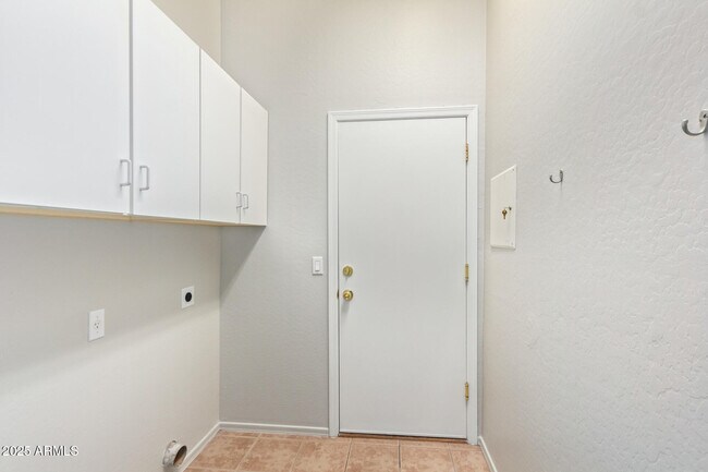 Building Photo - 13508 W Alvarado Dr