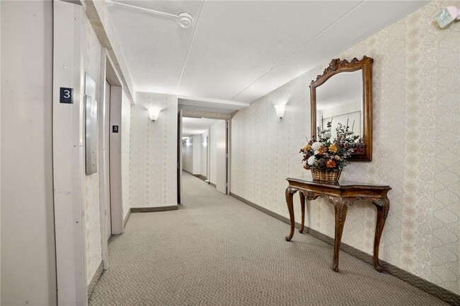 Building Photo - 200 High Point Dr
