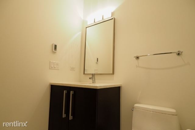 Building Photo - 1 br, 1 bath Condo - 1919 W Armitage Ave