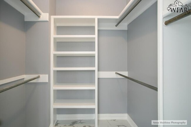 Building Photo - 2812 S Shepherds Glen