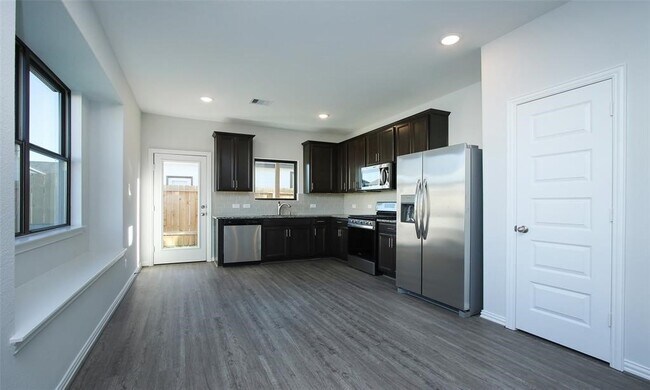 Building Photo - 7124 Elgin St