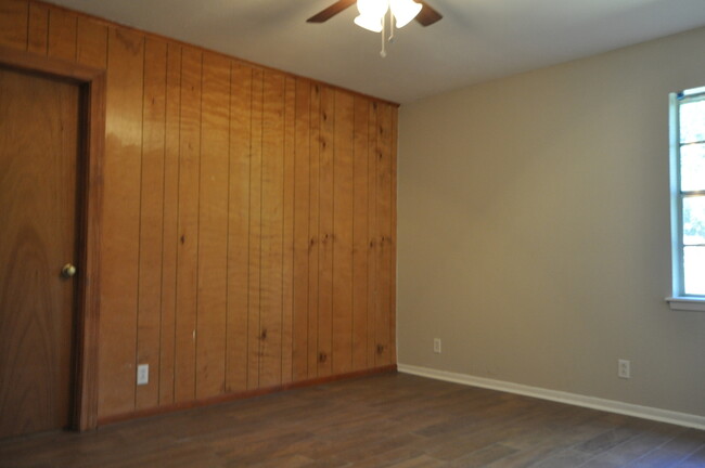 Building Photo - COMING SOON! 3 Bedroom 1.5 Bath Rental in ...