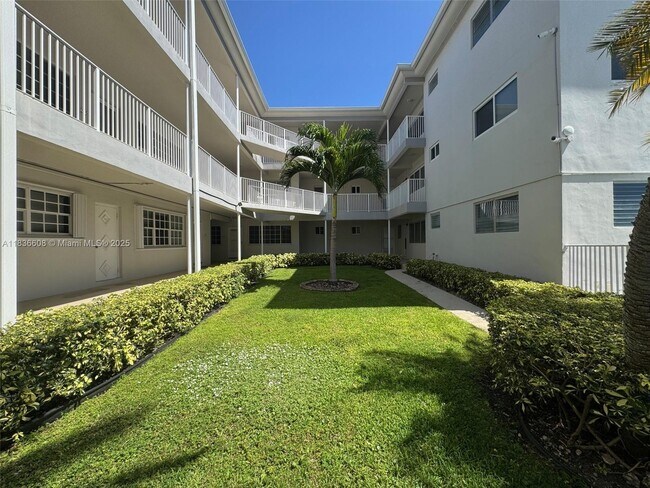 Building Photo - 462 Golden Isles Dr