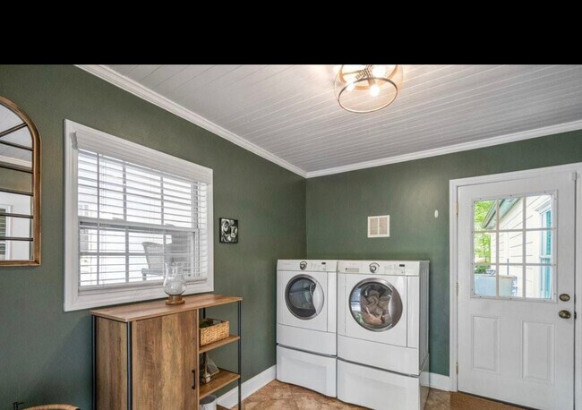 Building Photo - 4326 Castleton Rd