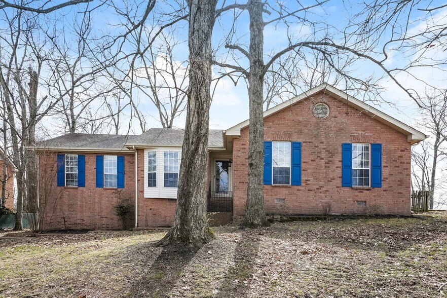 Primary Photo - 135 Luna Ln