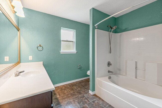 Building Photo - 2704 Tarrant County Dr