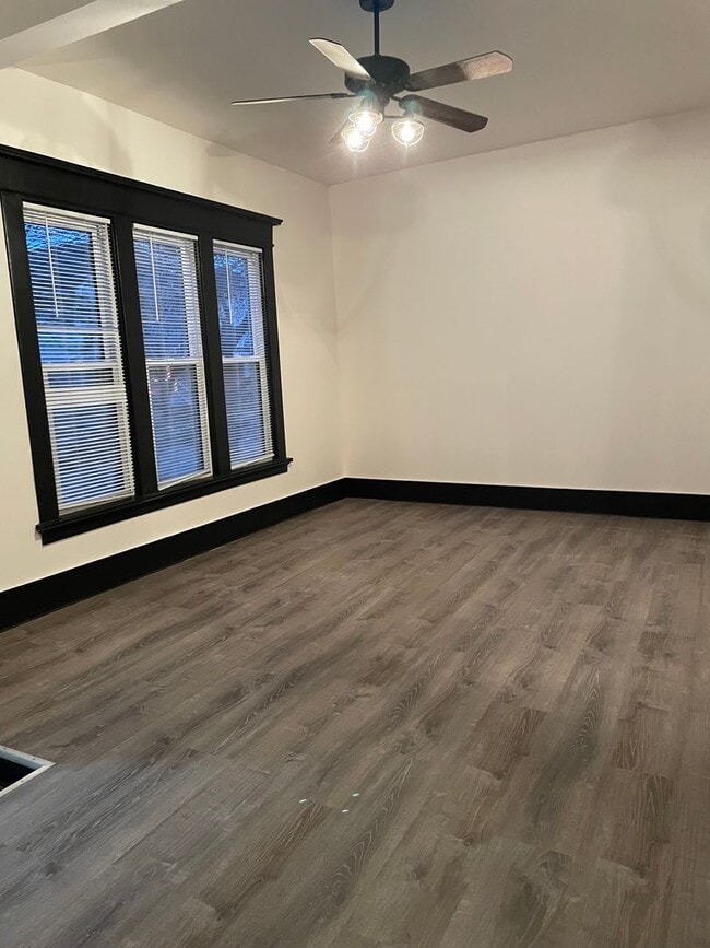 Building Photo - 2045 N Hubbard St