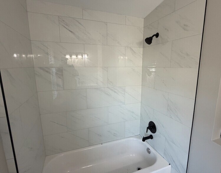 Building Photo - 409 Warner St