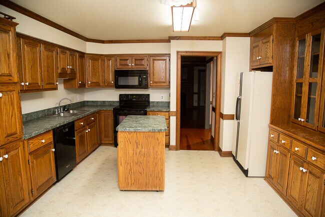 Building Photo - 1033 Hobbs Rd