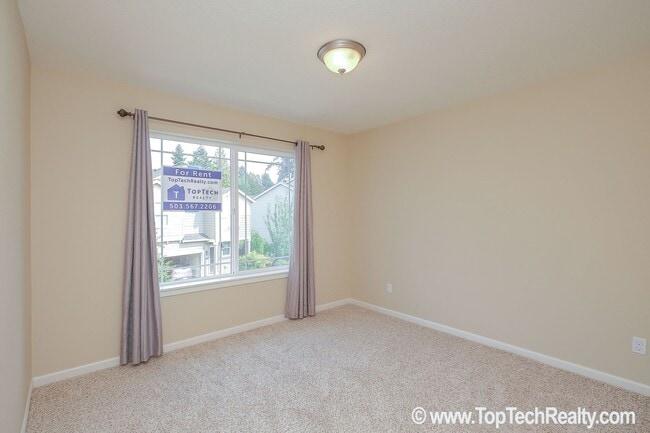 Building Photo - Stunning 4-BR + Den Home | Walk to 53rd Park | Close to Intel | Max & Shopping | Fenced Yard