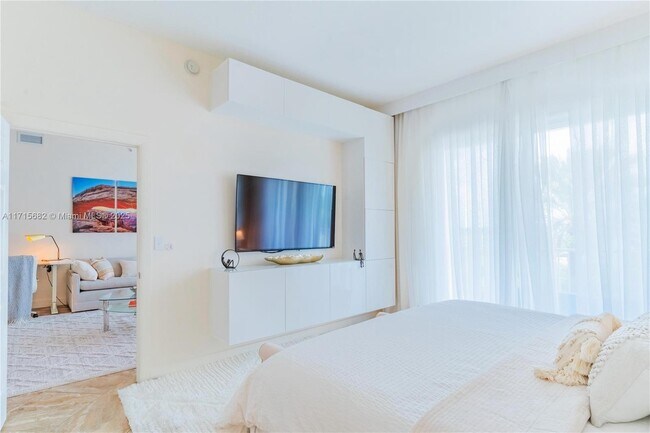 Building Photo - 802 W Windward Way