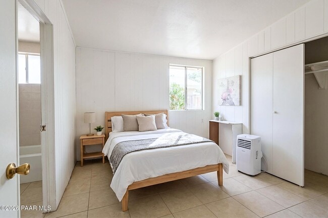 Building Photo - 2460 N Treat Ave