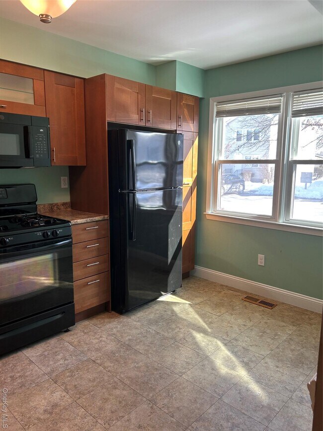 Building Photo - 135 W Nyack Rd