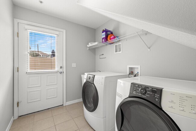 Building Photo - 509 S Matanzas Ave