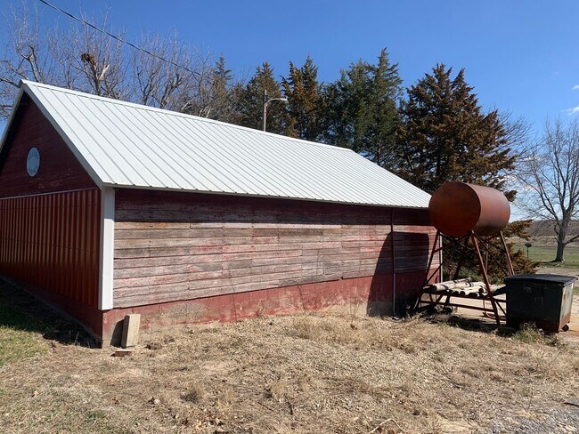 Building Photo - Looking for country living? Check out this...