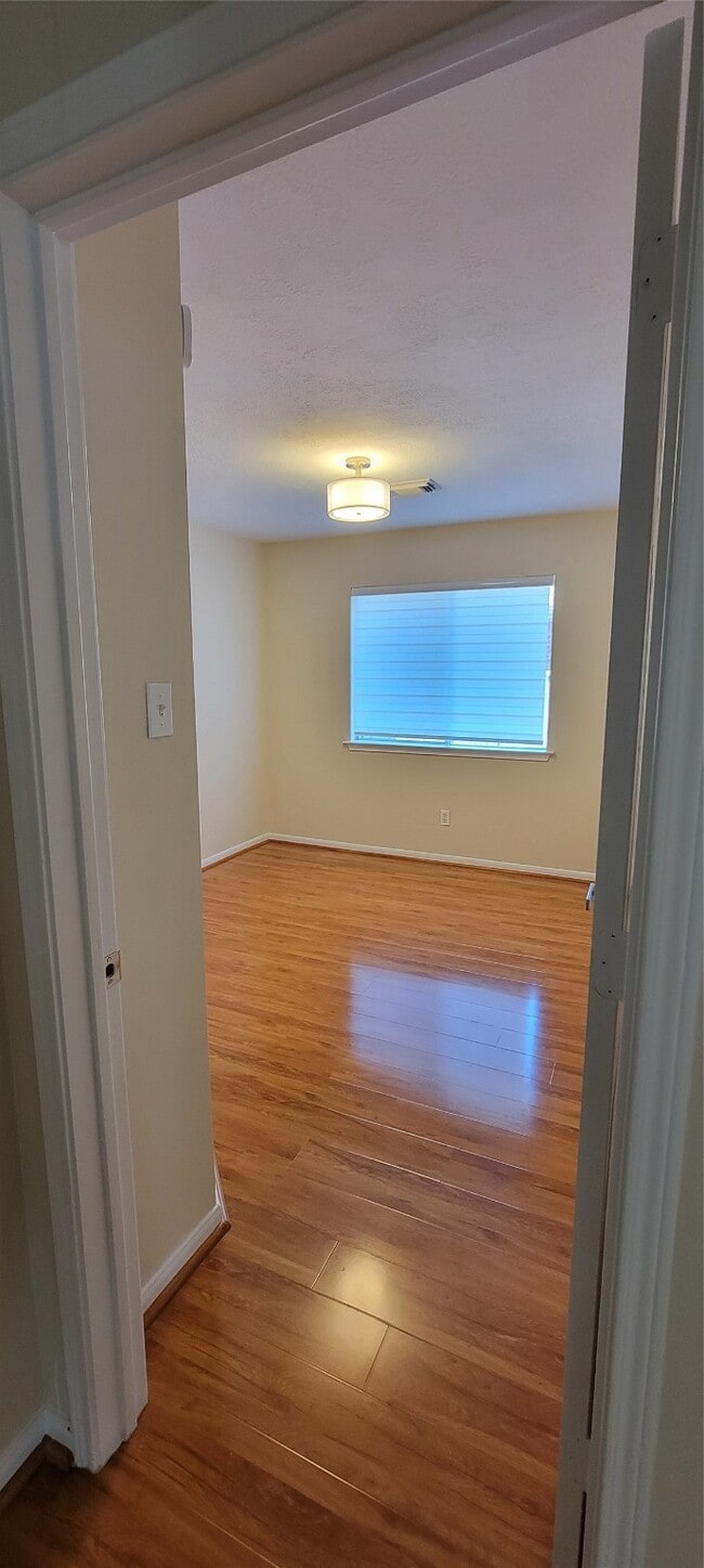 Building Photo - 16306 April Ridge Dr