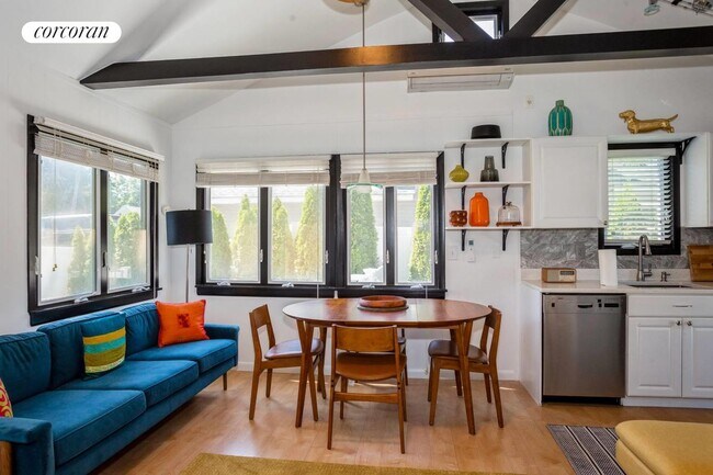 Building Photo - 12 Penny Ln